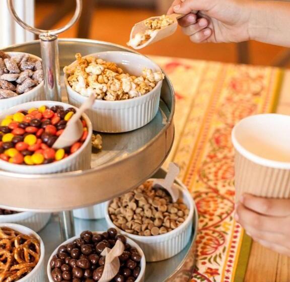 בית מלון כפרי Pomeroy Inn & Suites Fort St. John