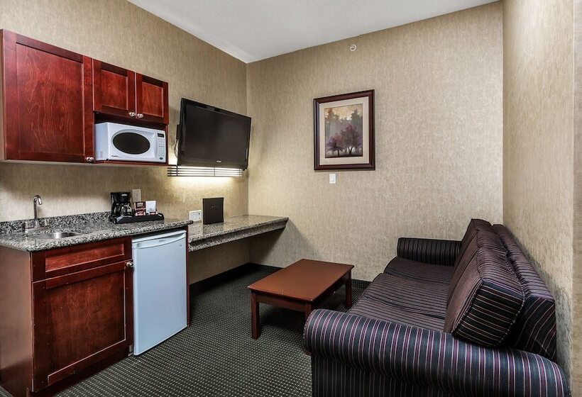 فندق Redwood Inn & Suites