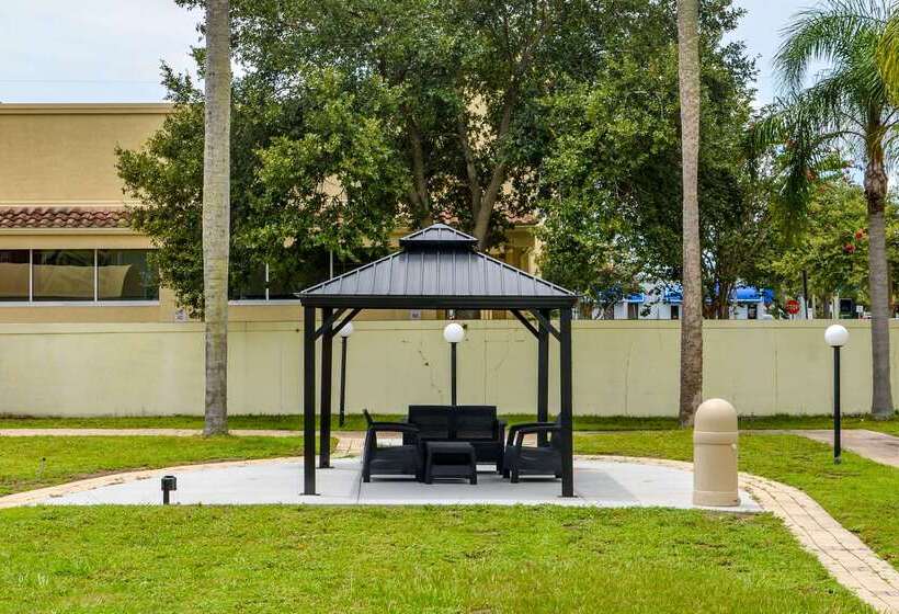 فندق Rodeway Inn Sun City Center