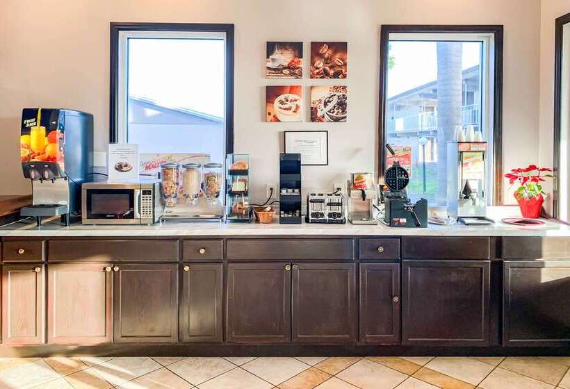 فندق Rodeway Inn Sun City Center