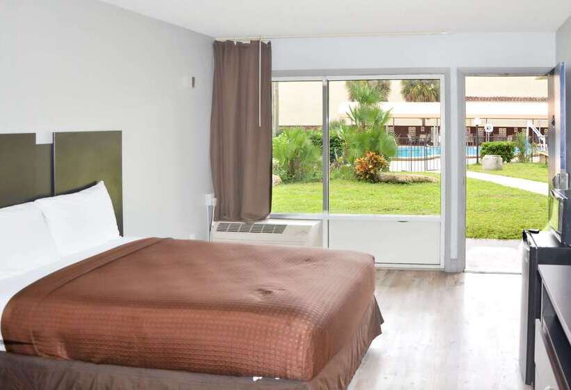 فندق Rodeway Inn Sun City Center