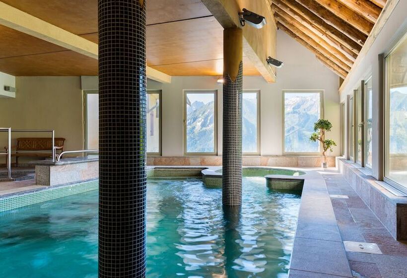 Отель Résidence Lagrange Vacances Les Chalets De L Adet