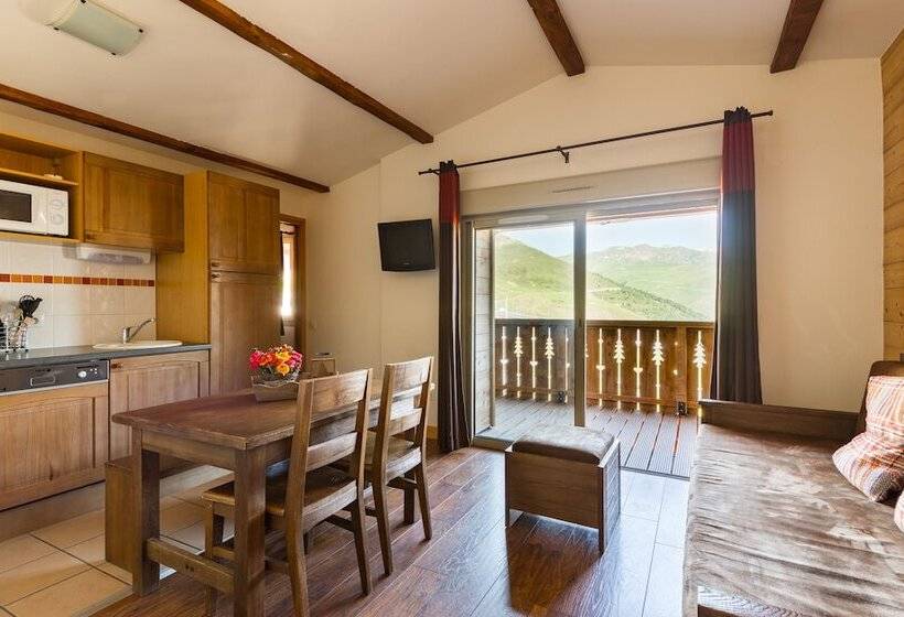 Отель Résidence Lagrange Vacances Les Chalets De L Adet