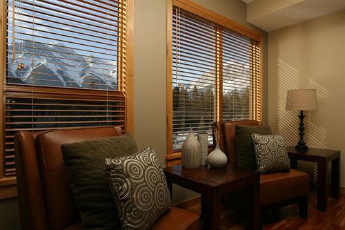 Отель Rundle Cliffs Lodge By Spring Creek Vacations