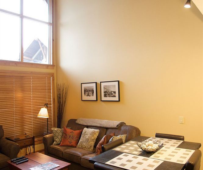 בית מלון כפרי Rundle Cliffs Lodge By Spring Creek Vacations