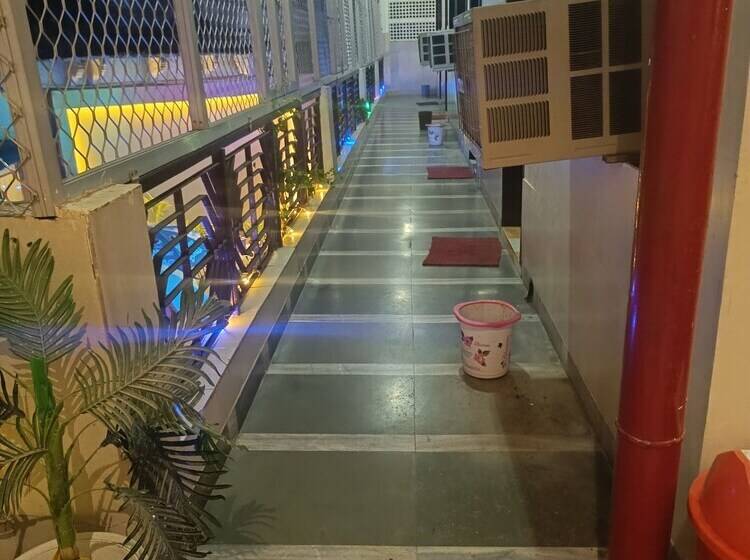 酒店 Sidhartha Walking Distance From Tajmahal