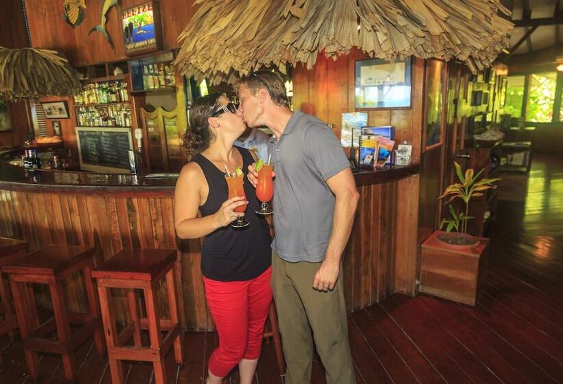 فندق St. George's Caye Resort