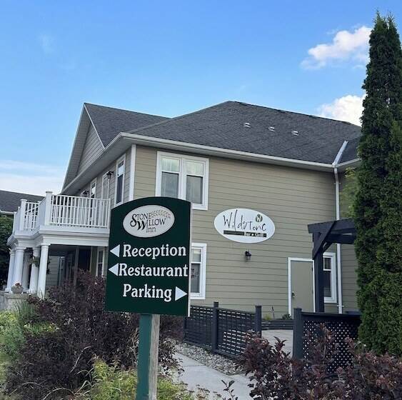 فندق Stone Willow Inn