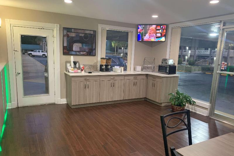 فندق Super 8 By Wyndham Pensacola Nas Area