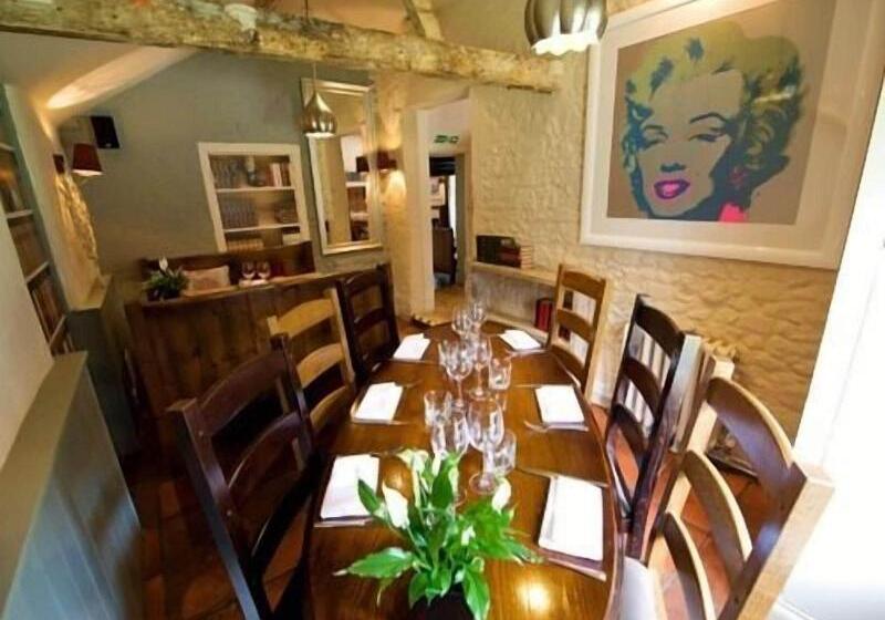 ホテル The Cherry Tree Inn