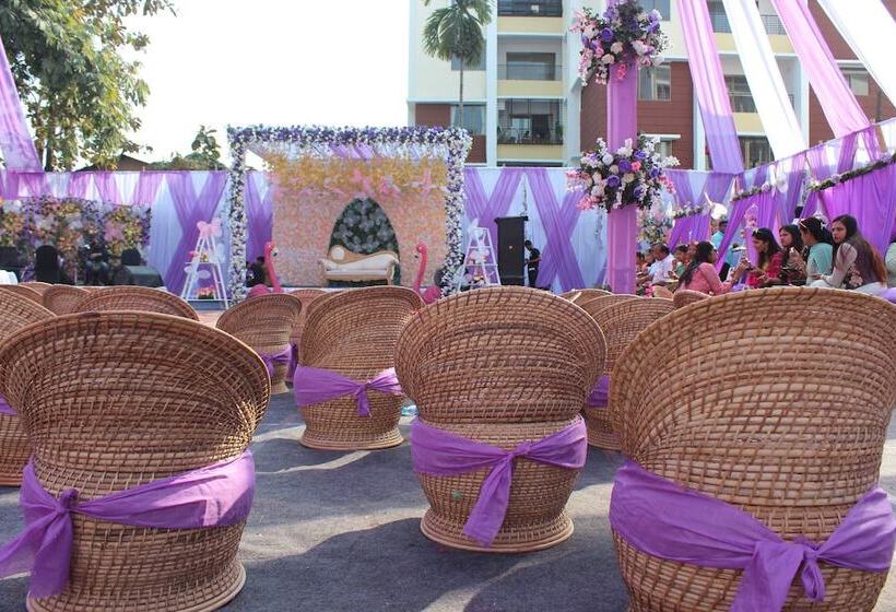 هتل The Cindrella