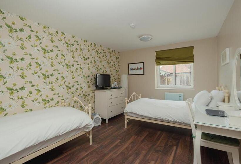 فندق The Oak Baginton