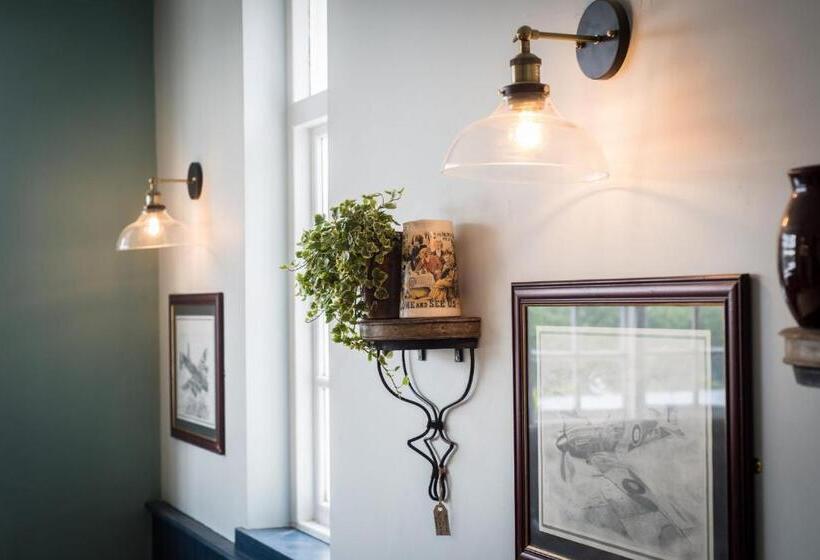 فندق The Oak Baginton