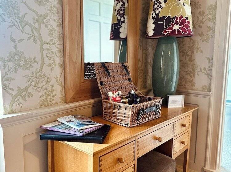 ホテル Old Orleton Inn