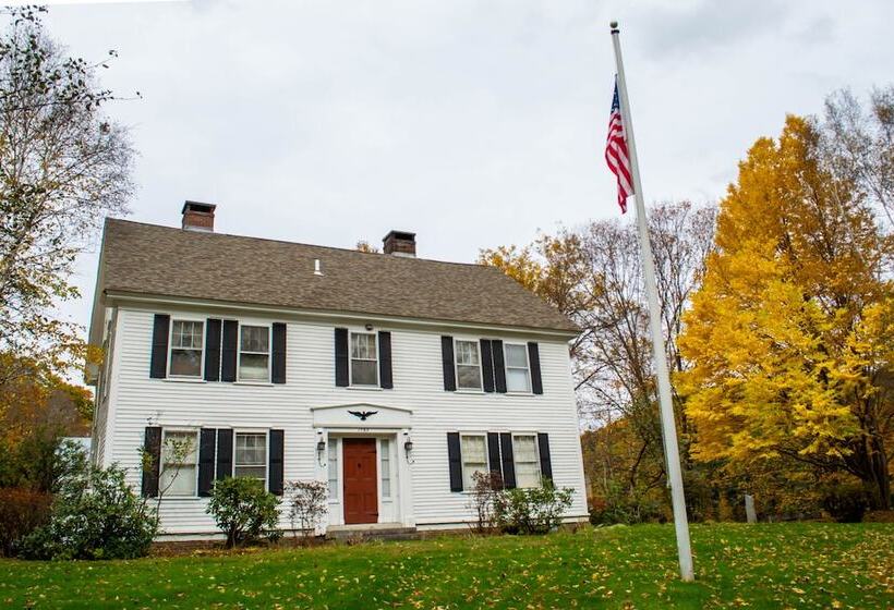 هتل The Quechee Inn At Marshland Farm