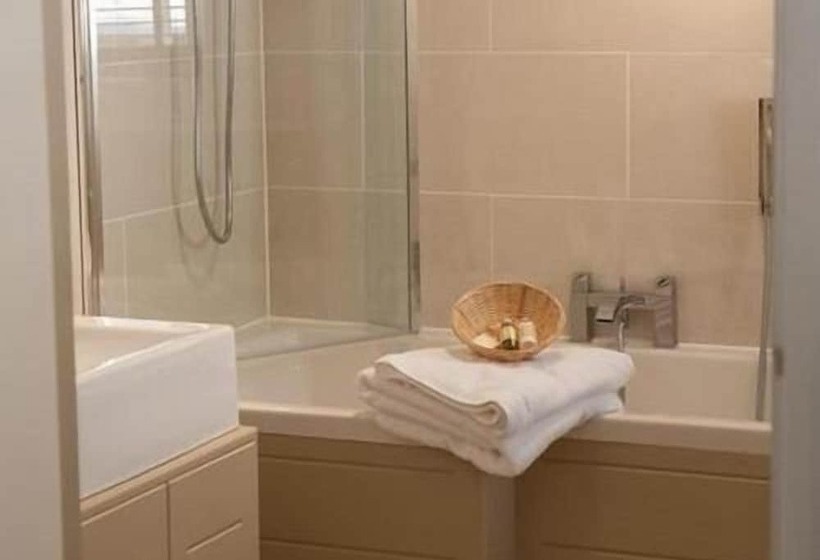 בית מלון כפרי The Sparsholt Barn