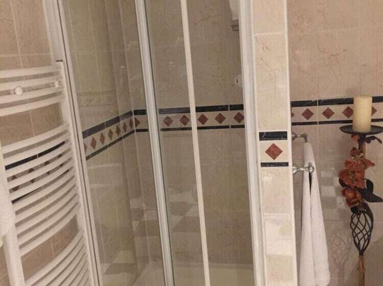 酒店 The Winchfield Inn