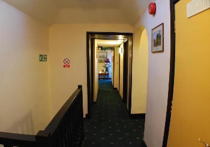 酒店 The Winchfield Inn