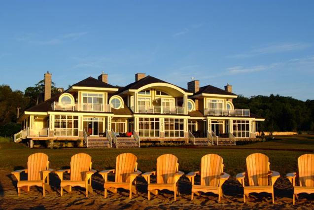 فندق Touchstone Resort