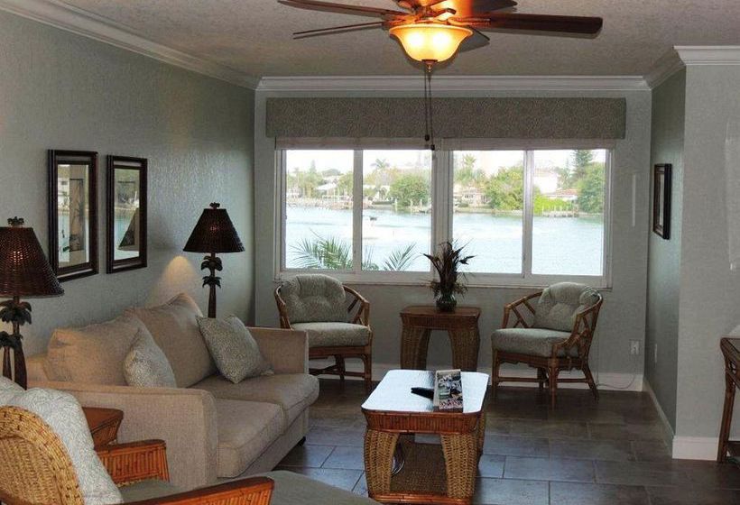 호텔 Westwinds Waterfront Resort