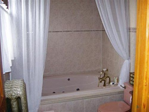 Isadoras Bed And Breakfast