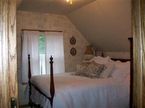 Isadoras Bed And Breakfast