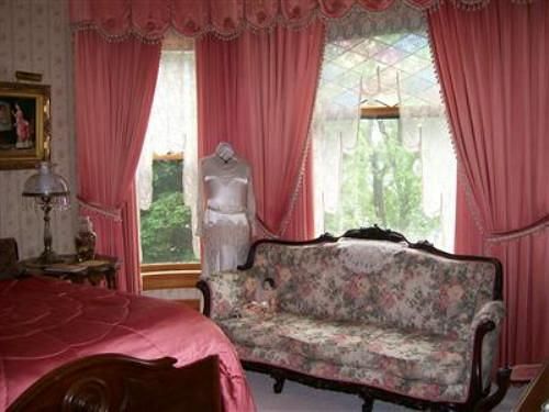 Isadoras Bed And Breakfast