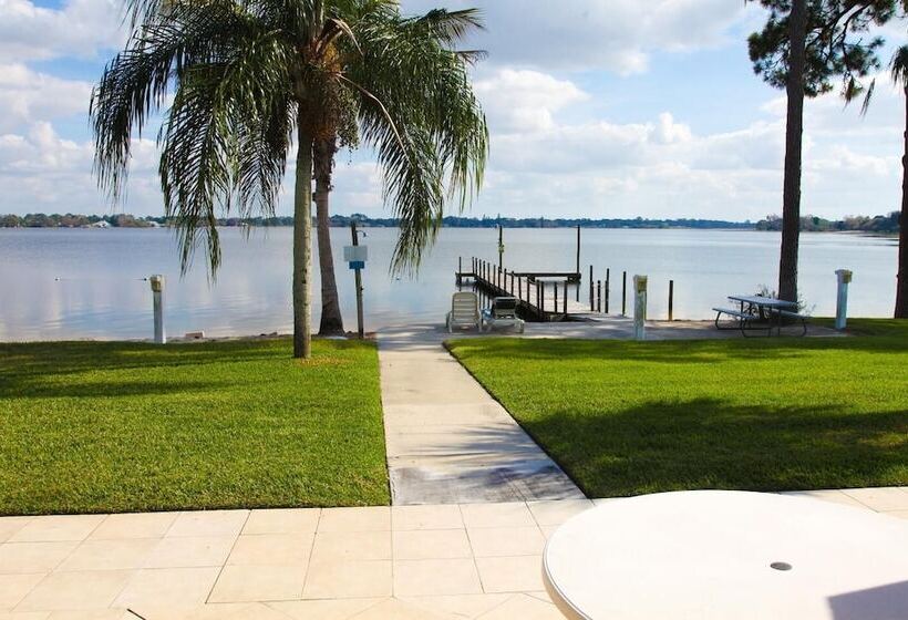 Lake Grassy Inn & Suites