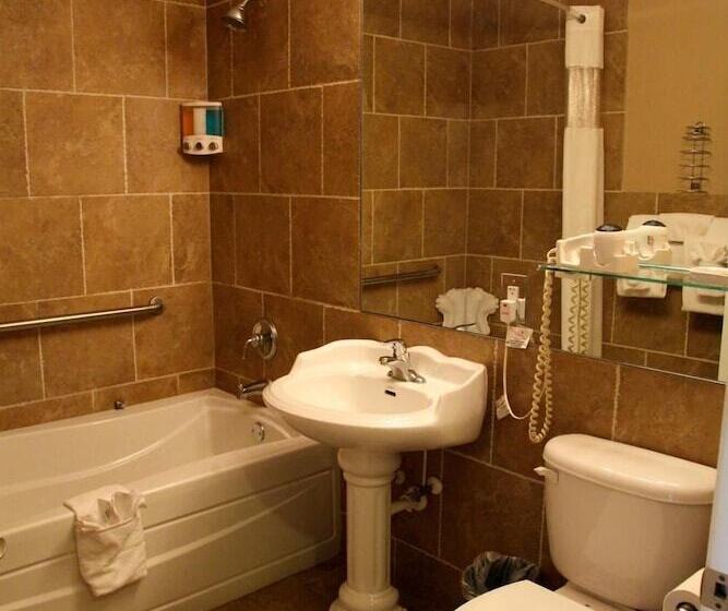 Lake Grassy Inn & Suites