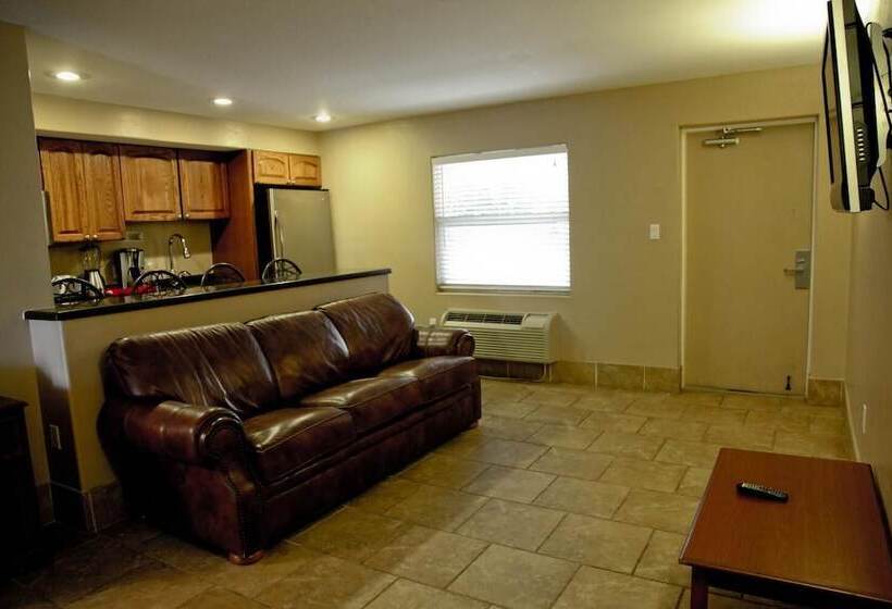 Lake Grassy Inn & Suites