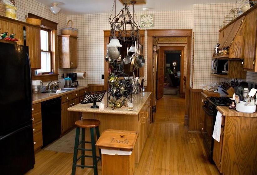 Lindsay House Bed And Breakfast