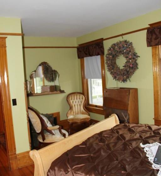 Lindsay House Bed And Breakfast