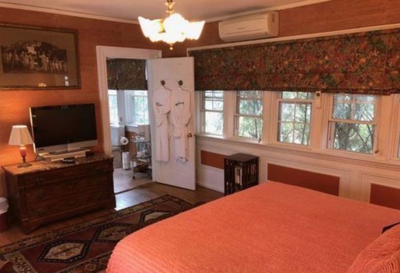 Melange Bed And Breakfast