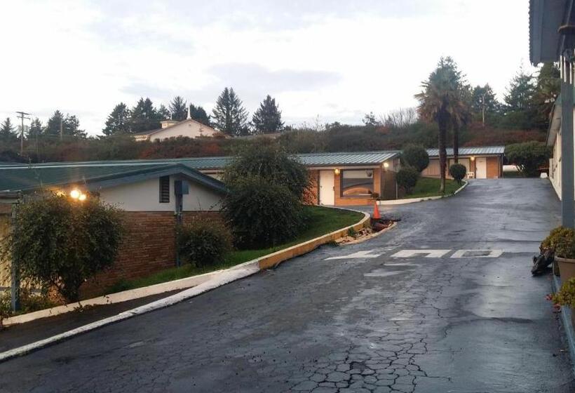 فندق على الطريق Blue Coast Inn & Suites