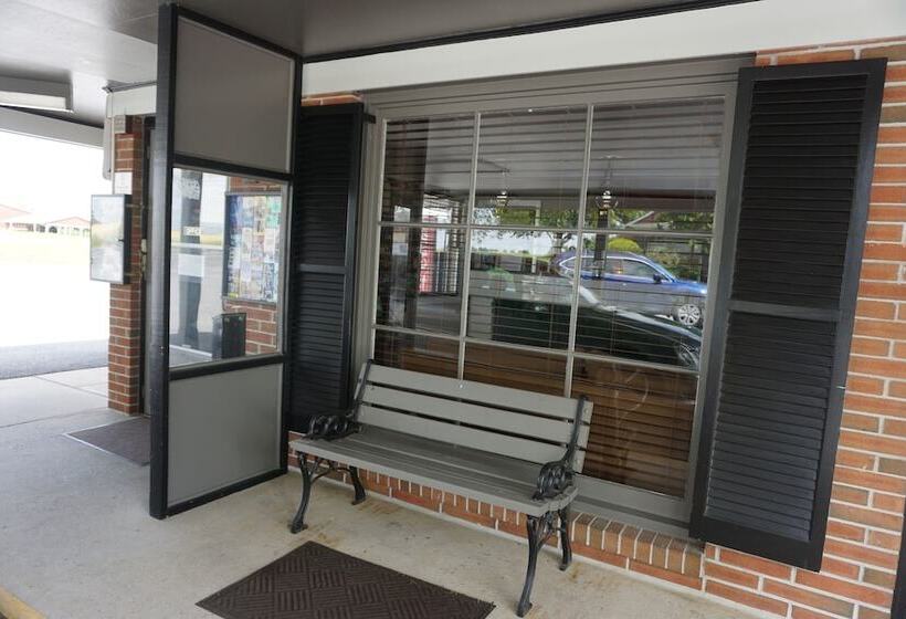 فندق على الطريق Harvest Drive Family Inn  Renovated Rooms