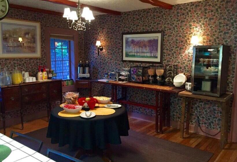 فندق على الطريق Strawberry Valley Inn