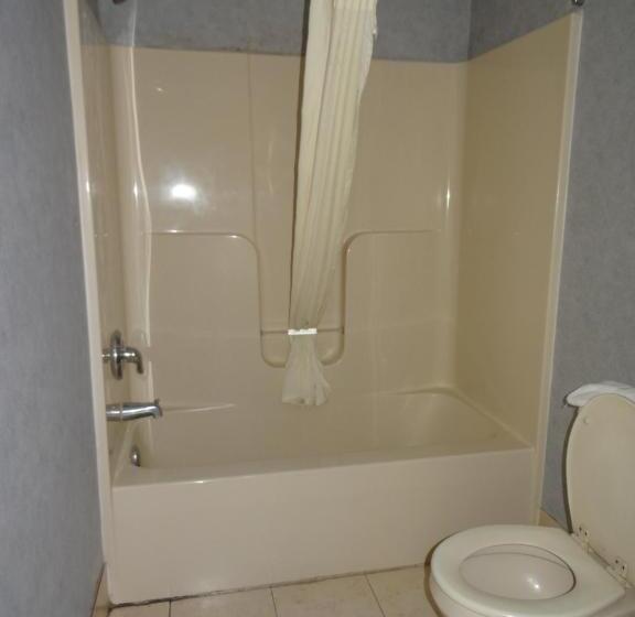 Мотель Village Inn And Suites