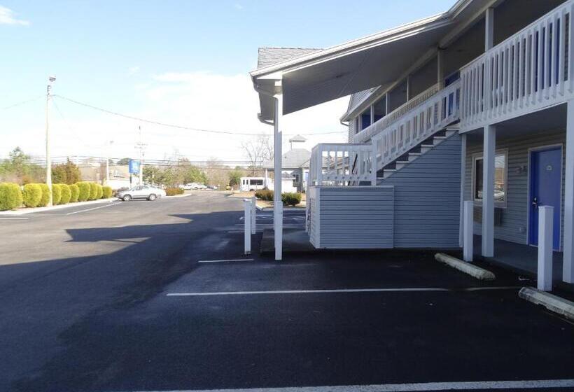 Мотель Village Inn And Suites