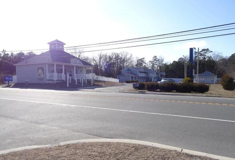 Мотель Village Inn And Suites