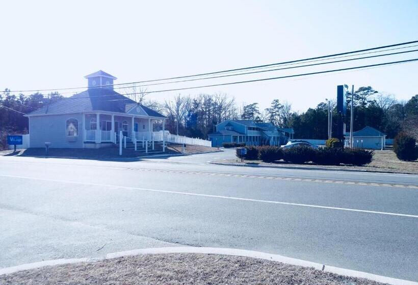 Мотель Village Inn And Suites