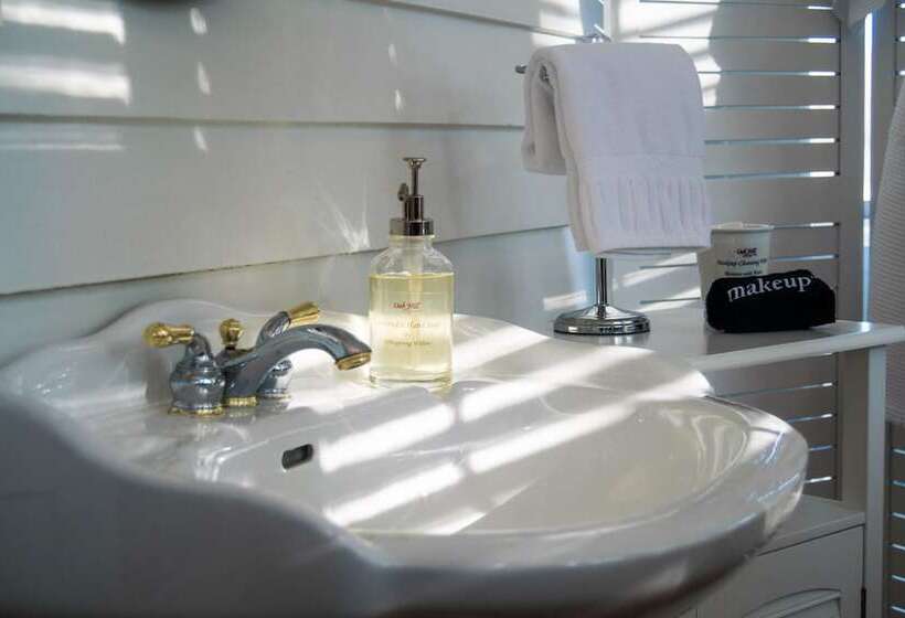 Oak Hill On Love Lane Bed And Breakfast Inn