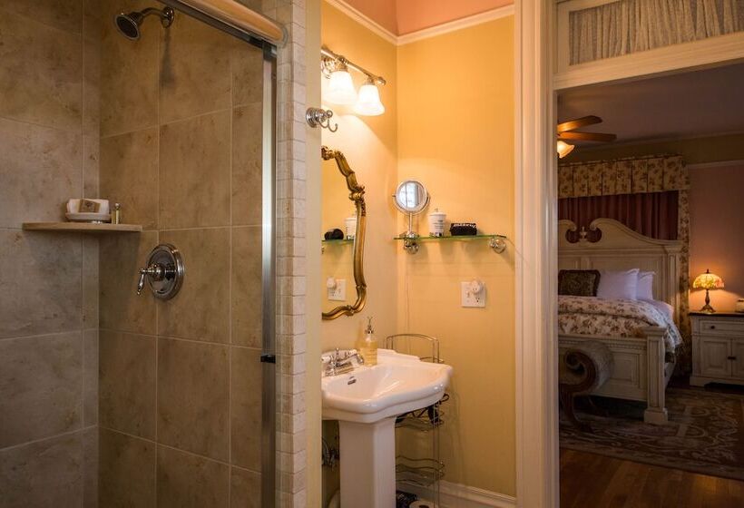 Oak Hill On Love Lane Bed And Breakfast Inn