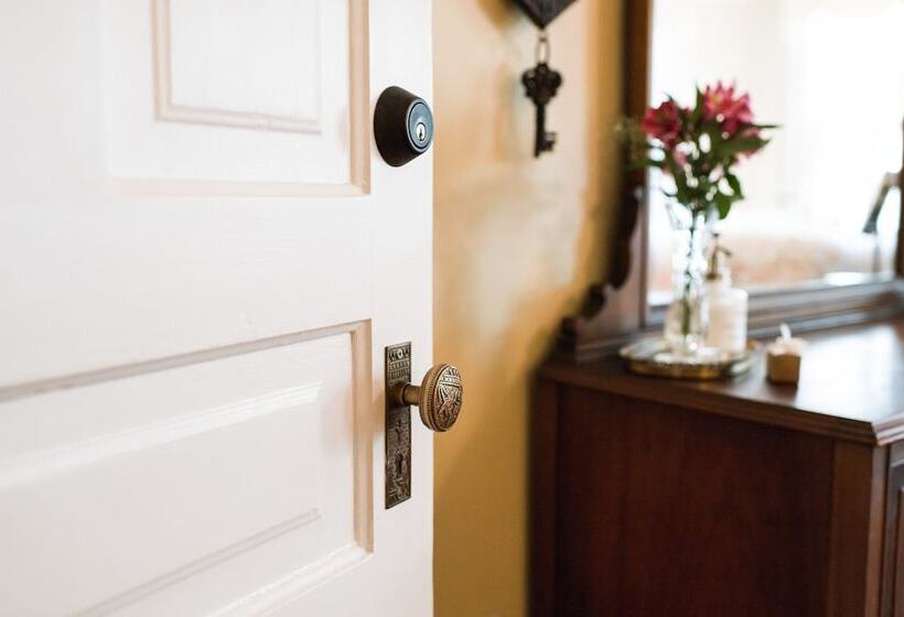 Oak Hill On Love Lane Bed And Breakfast Inn