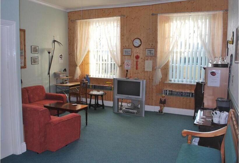 פנסיון College Guest House