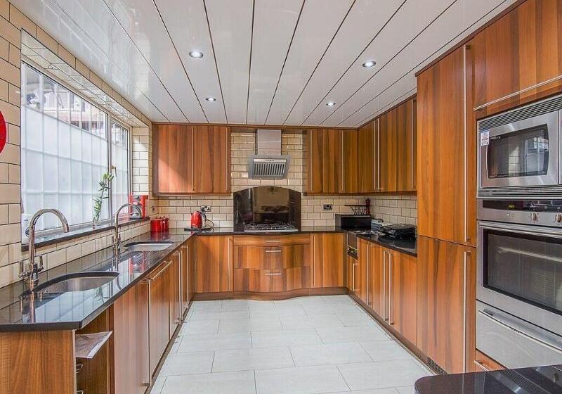 פנסיון Forest Guest House