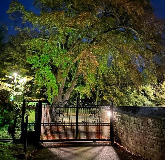 بنسيون Hedgefield House