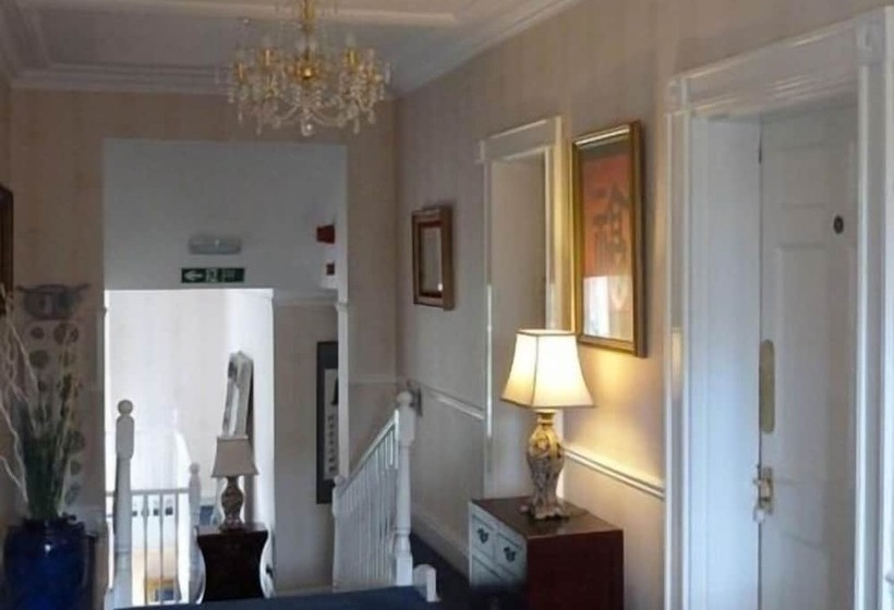 بنسيون Hedgefield House