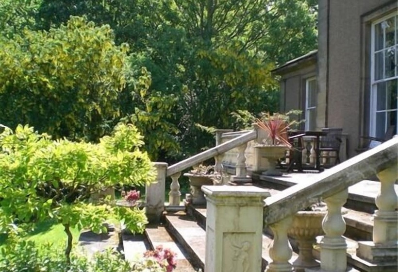 بنسيون Hedgefield House