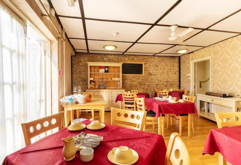 Пансион Hubert House