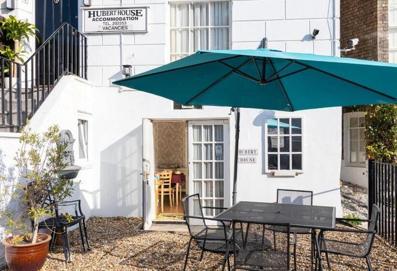 Пансион Hubert House